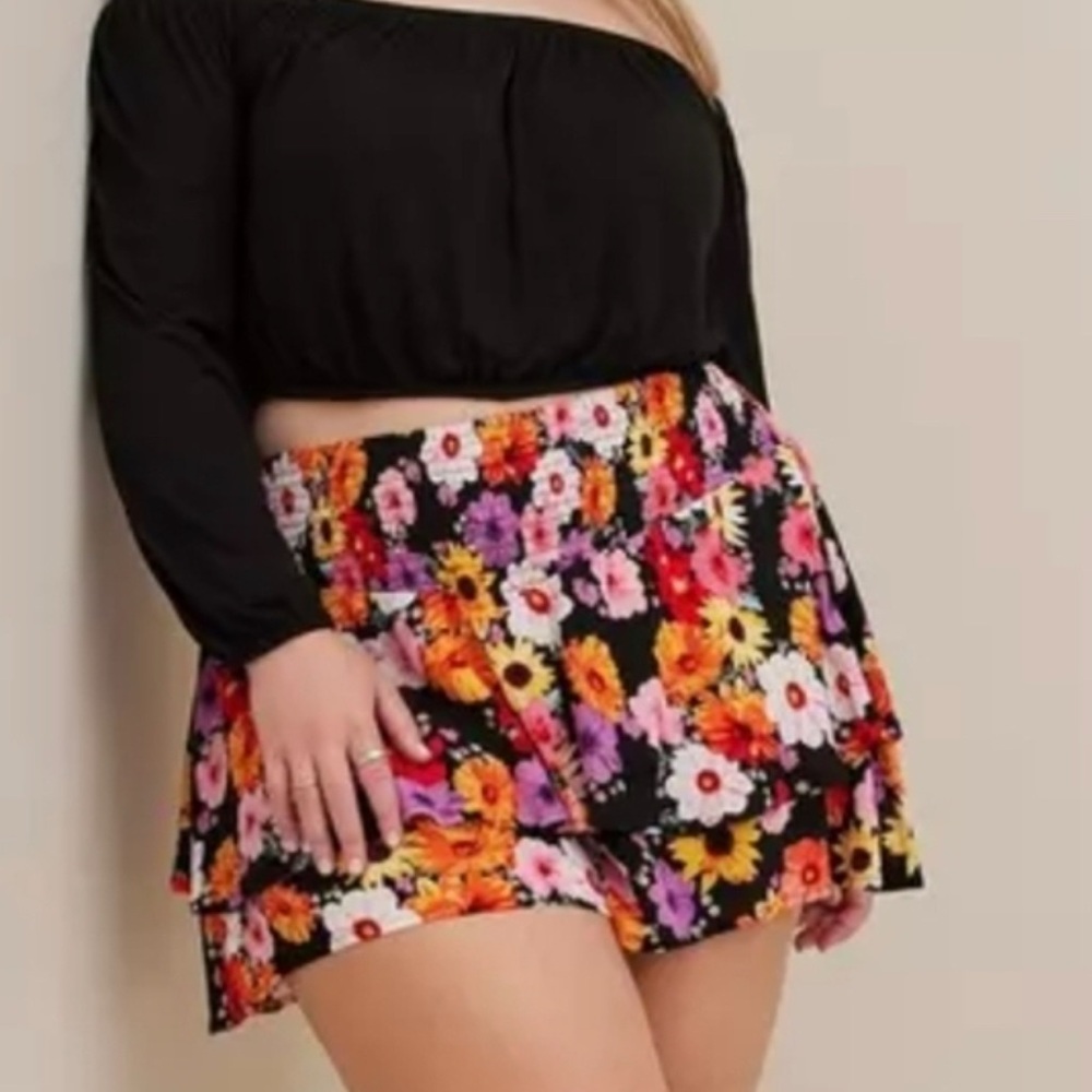 Torrid Floral Ruffle Short